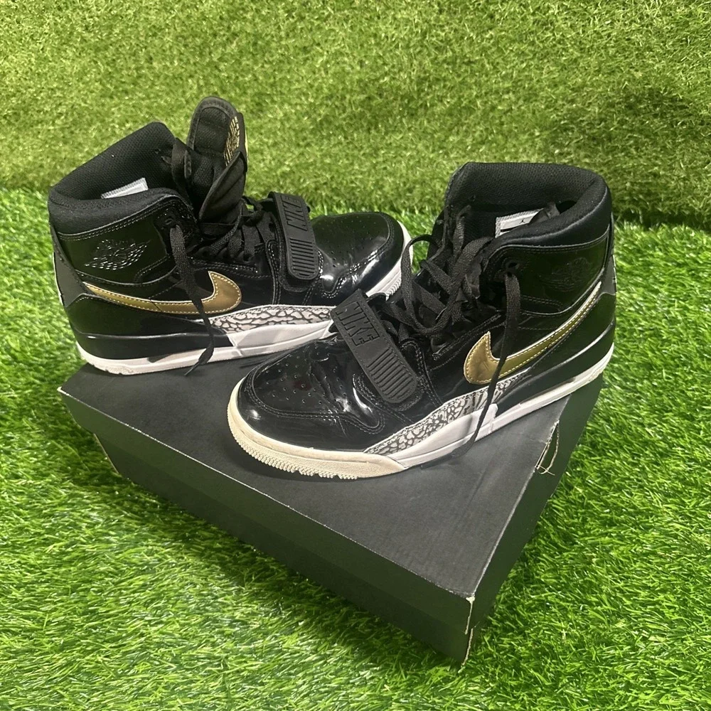 Nike Air Jordan Legacy 312 Black Gold Patent Mens Size 8 AV3922-007 ORIGINAL Box